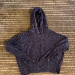 Athleta Deep Blue Camo Hooded Cropped sweatshirt